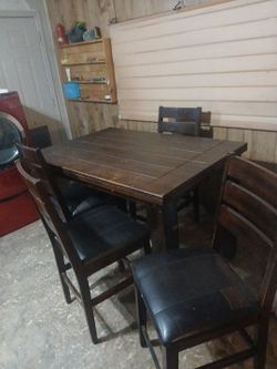 Ashley Furniture Signature 7 piece with Table leaf D442-32