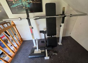 Weider Pro 800 weight bench with barbell