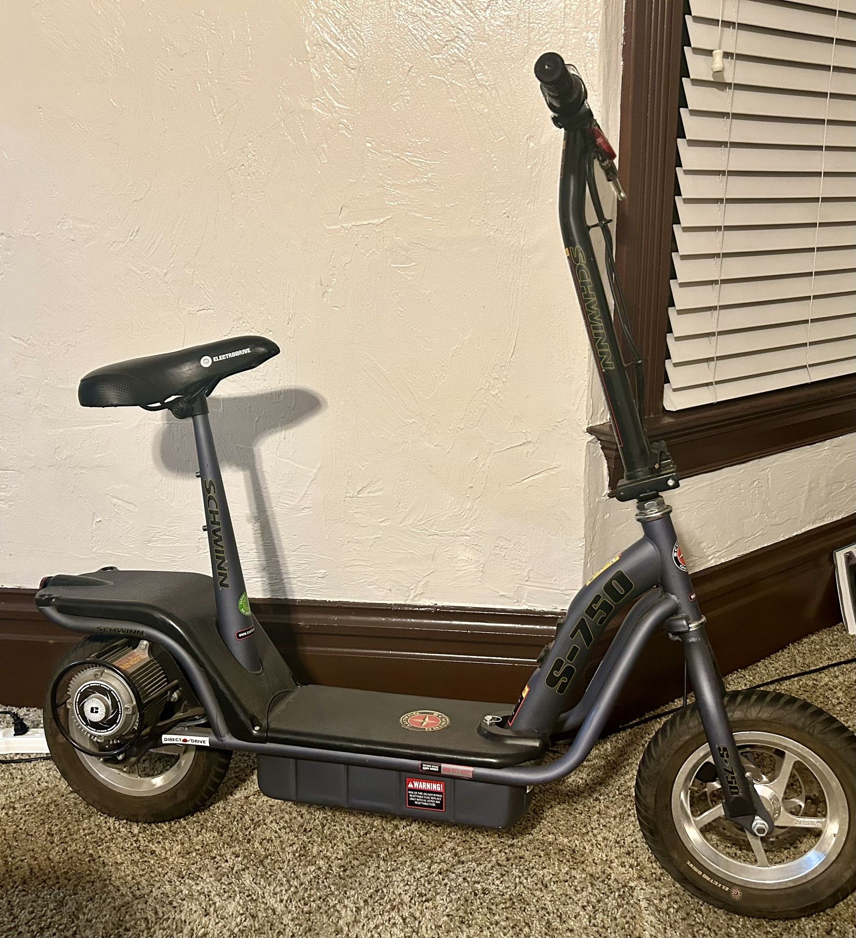 Electric Scooter Schwinn S- 750 With New Batter 