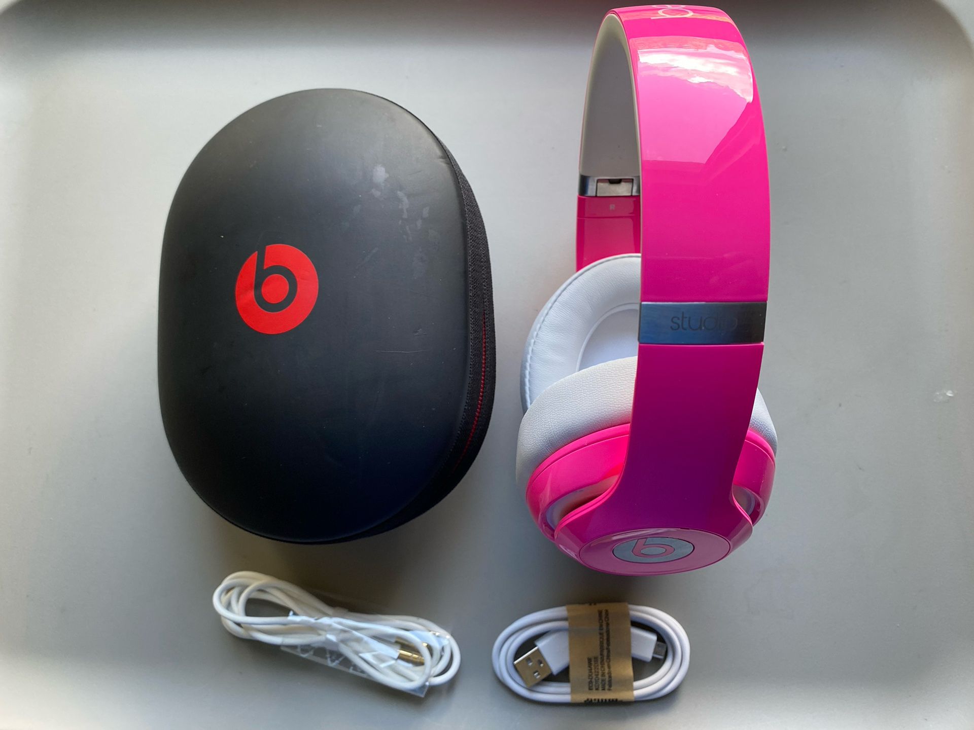 Beats Studio Wireless Headphones (READ)