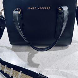 Marc Jacob’s Logo Strap Crossbody Bag 