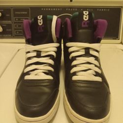 Size US 7 Reeboks