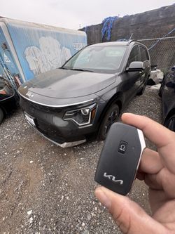 Car Keys/Llaves De Autos