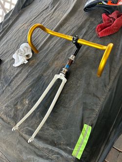 Vintage 1 inch steel 700c fork for road bike.