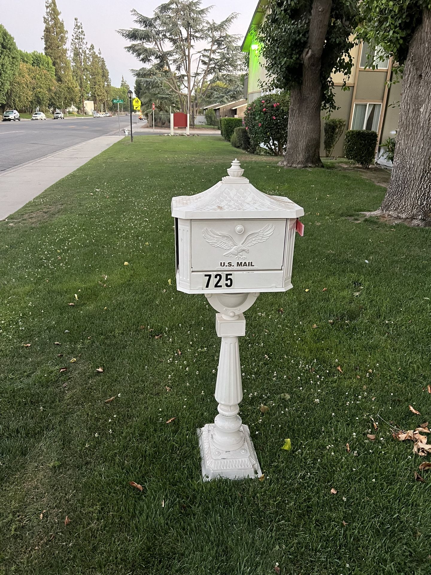 Gibraltar Cast Aluminum Pedestal Mailbox