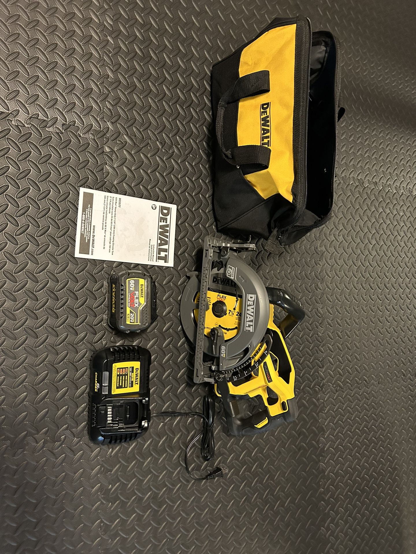 NEW : Dewalt DCS577 FlexVolt 71/4” Worm Drive Circular Saw