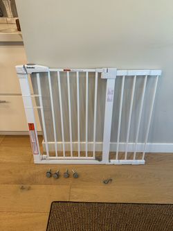 Baby pet gate