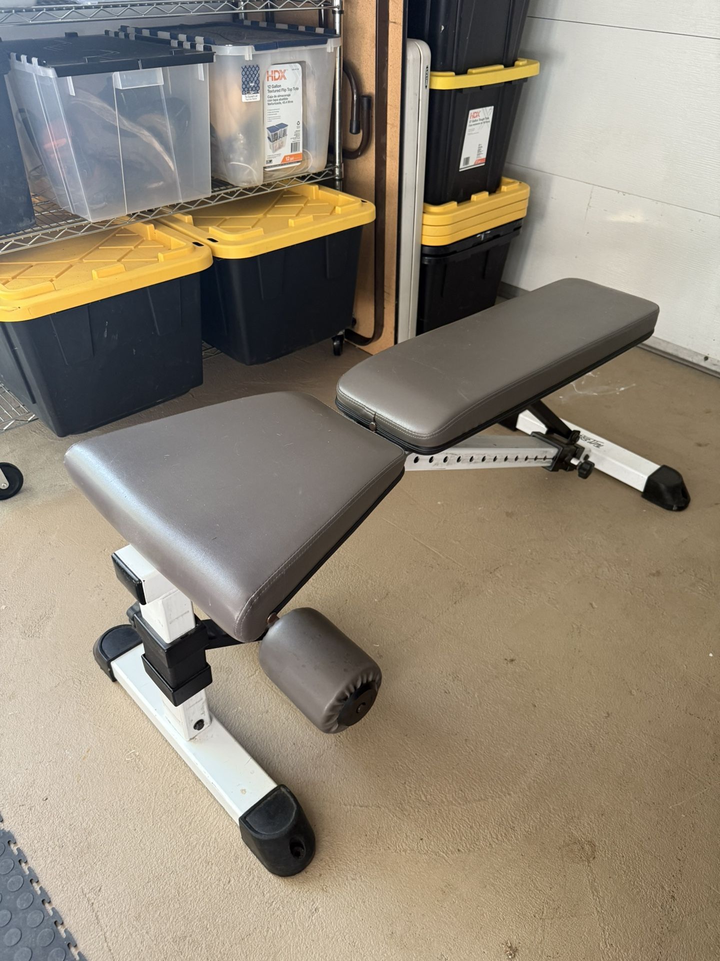 Adjustable Weight bench - Pro grade 