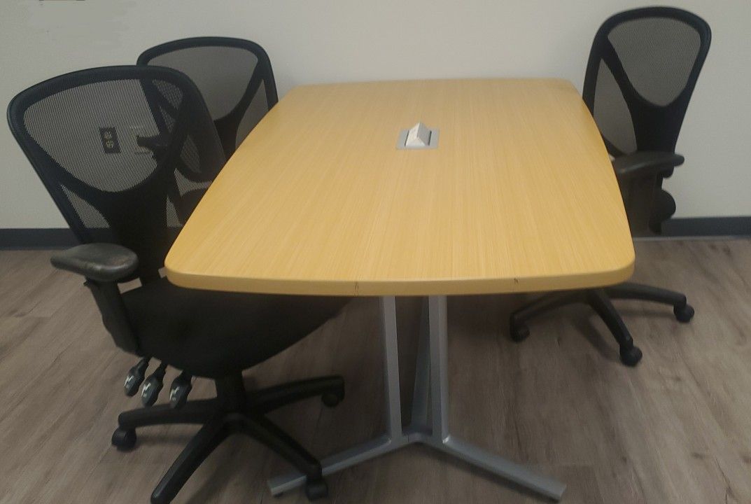 Team Table w/Electrical Outlet