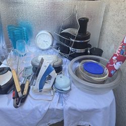 Different dishes.
Juicer, breakfast sandwich maker, iron, baking dishes and other stuff