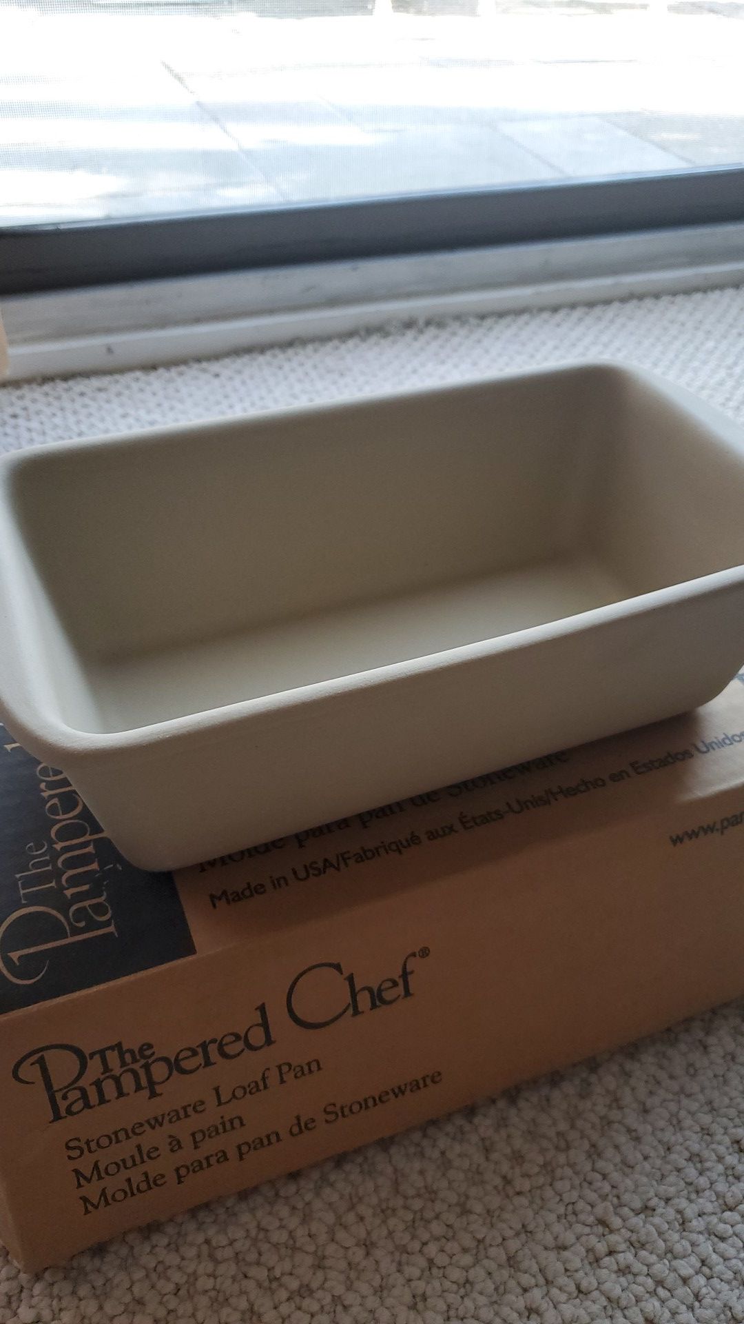 BRAND NEW Pampered Chef Loaf Pan