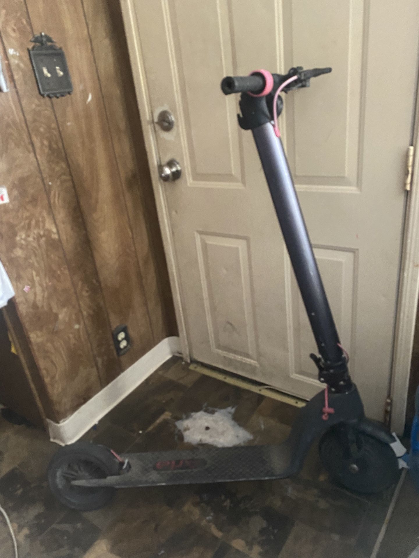 electric scooters (I LOST THE CHARGER! but works good)