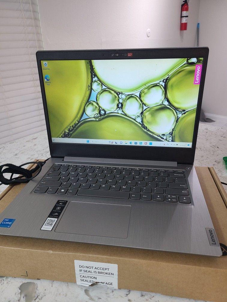 Laptop LENOVO 11GENERACION, 4GB RAM, 128GB STORAGE, WINDOWS 11
