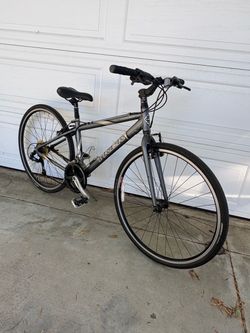 Really Nice Trek 7200FX Aluminum Frame 24 Speed Hybrid Bike
