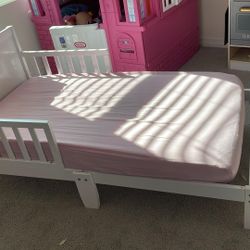 Toddler Bed (White) 