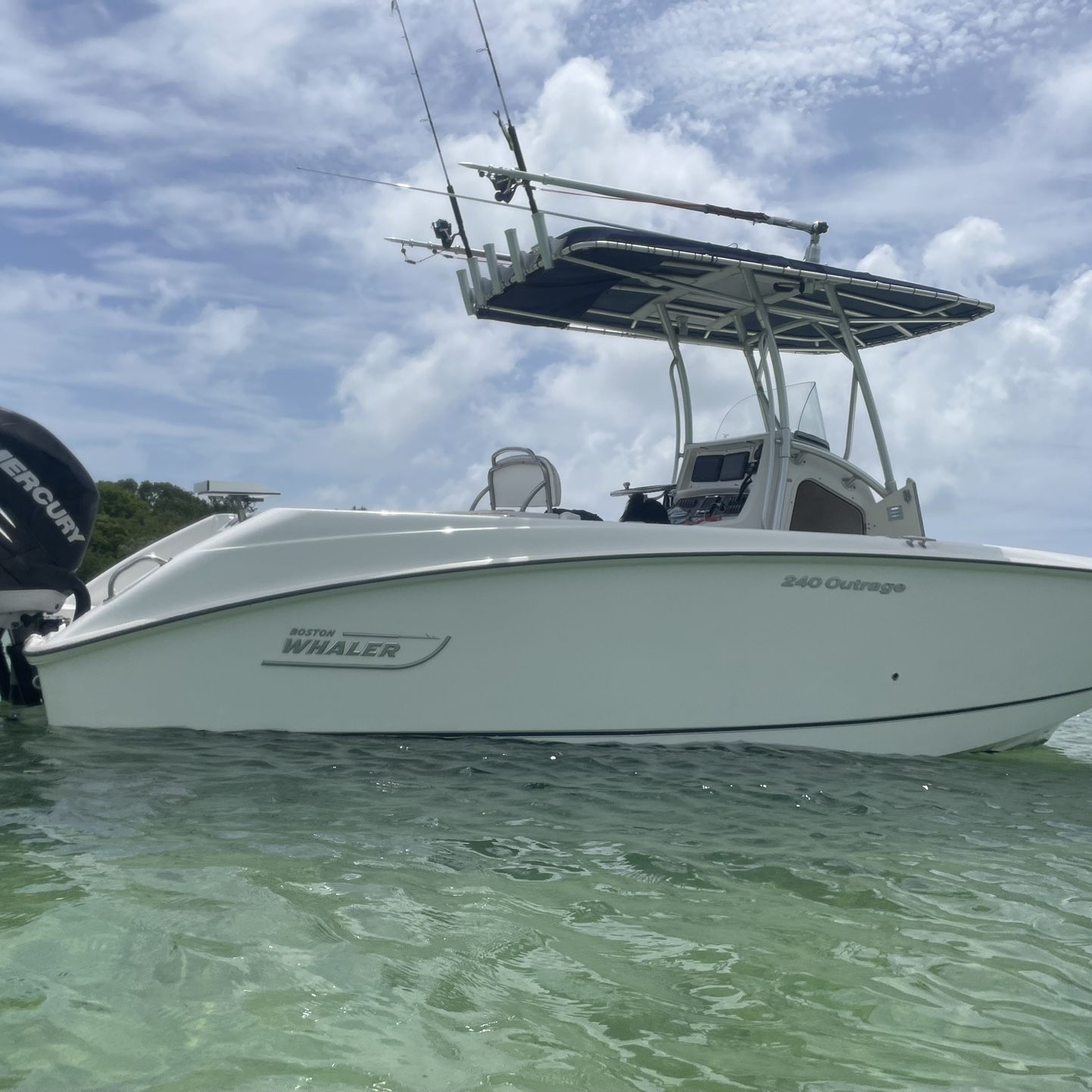 2006 Boston whaler 2400 outrage