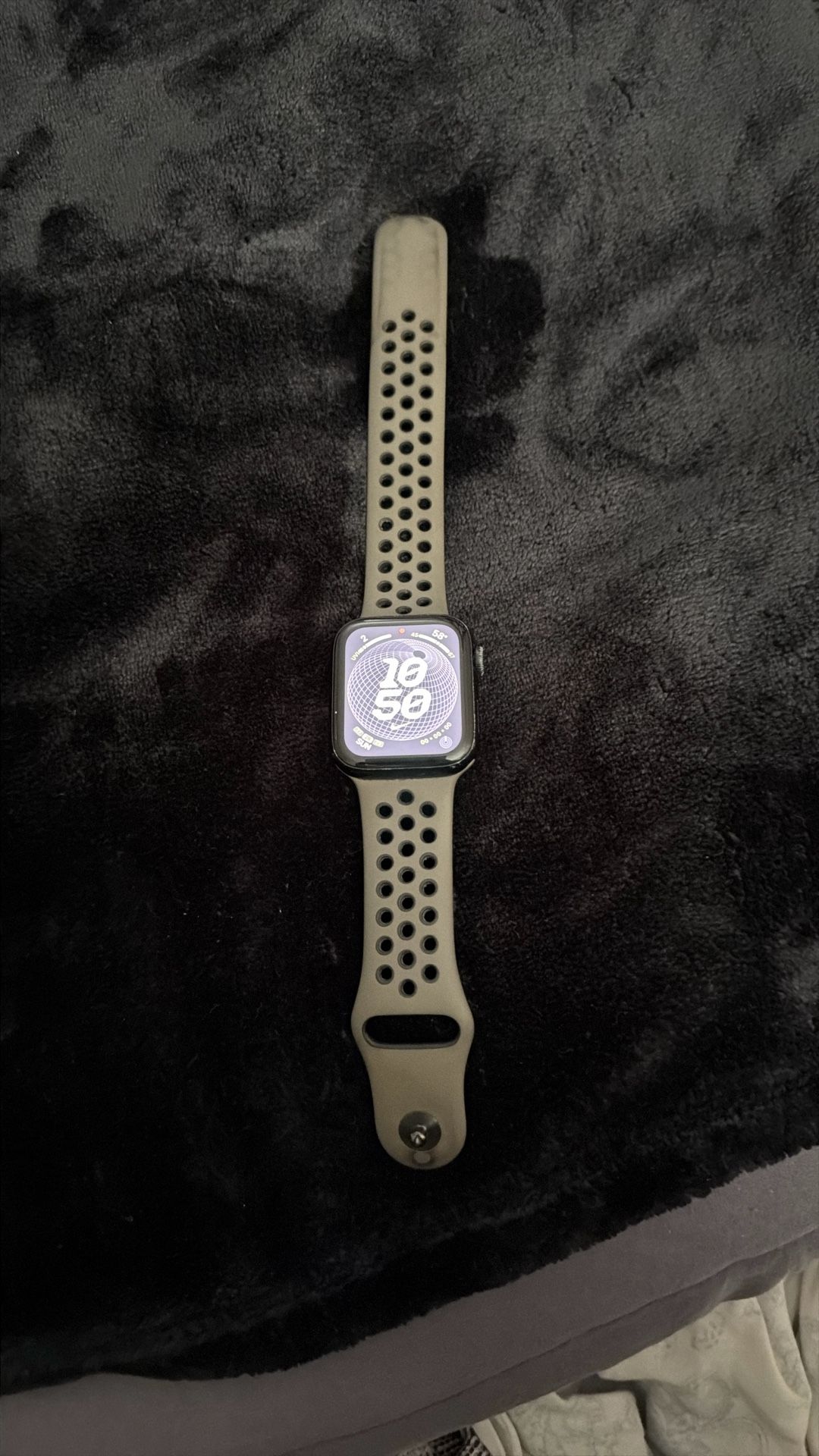 Apple Watch SE *Charger Included* 44mm