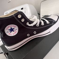 Converse size 8 NEW