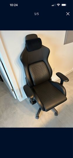Razer Iskur Ergonomic Gaming Chair – Like New – Originally $500