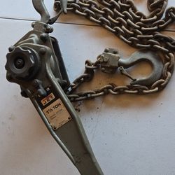 Chain Hoist .