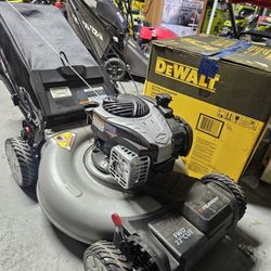 MURRAY GAS SELF PROPELLED LANW MOWER  NEW 