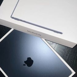 Macbook Air 13 Inch M2 Chip 16gb ram 256Gb memory new condition