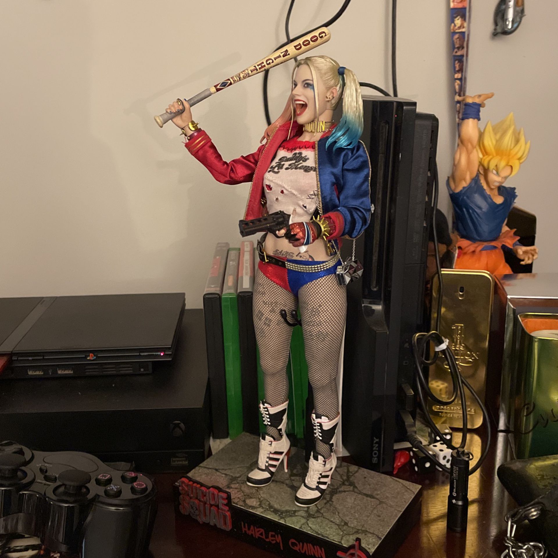 Hot Toys Harley Quinn Suicide Squad Movie Side Show 1/6 