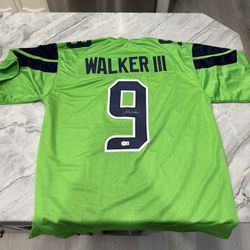 Kenneth Walker lll Autographed Jersey