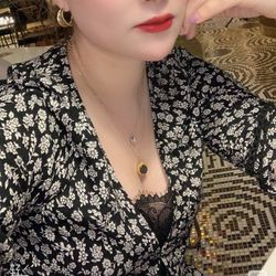 A very attractive necklace