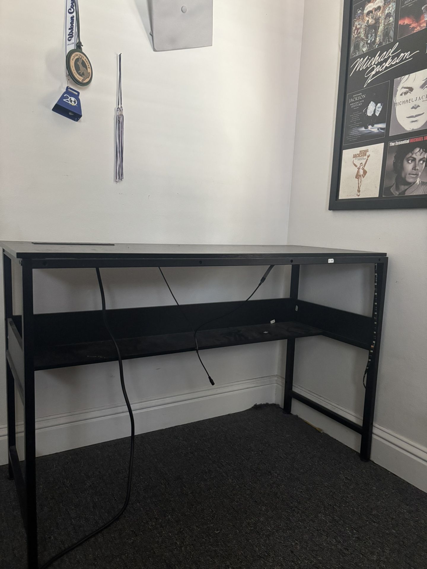 Led/exstension Cord Desk