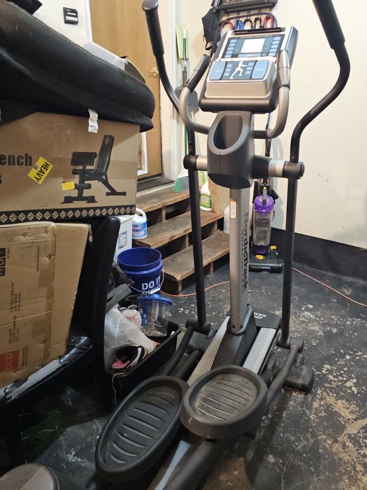 Elliptical. Nordic Track 1300 Commercial