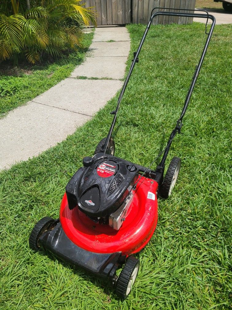 Yard Machines 21in 6.25hp Briggs & Stratton Mulching Mower