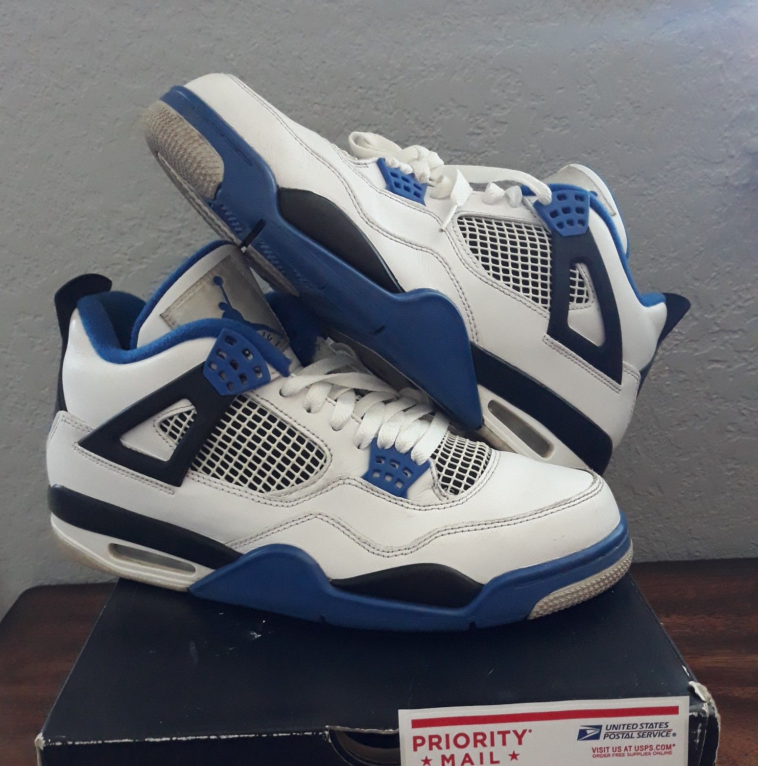 Air jordan 4 retro sports size 10.5