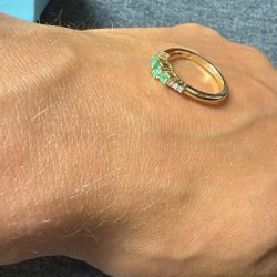 Nice Gold Ring With Emerald And Diamonds
