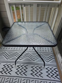 Flash Furniture 31.5 in Metal Square Table
Tempered Glass