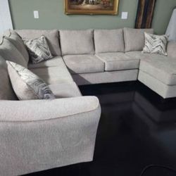 Floor Model Artisanal Atlantis Putty 3pc Sectional