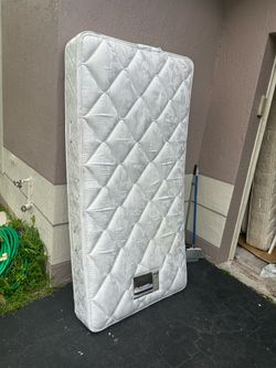 Sale twin size mattress 9” Taichung firm fair condition