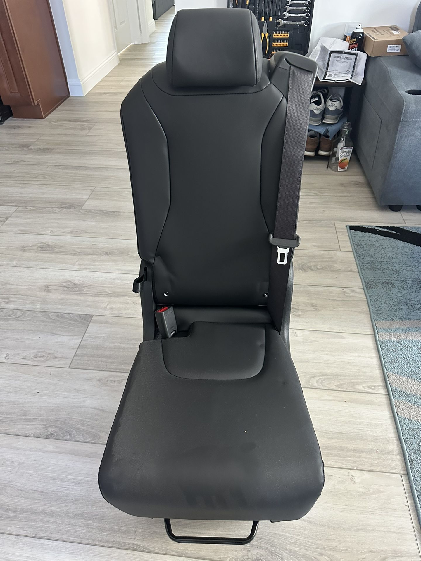 2024 BLACK KIA CARNIVAL OEM SECOND ROW MIDDLE JUMP SEAT CONSOLE