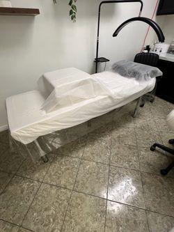 Lash / Facial Massage Bed