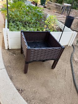 Elevated Plastic Wicker Planter Box