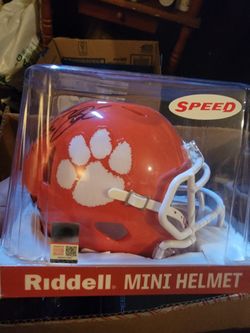 Autographed Mini Helmet Dj Uiagalelei 