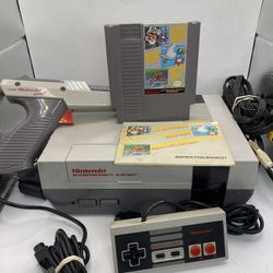  Nintendo NES Mario Bros / Duck Hunt Bundle Console Controller Zapper Cables Game