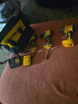 3drills  ballistic dewalt toolbag battery and charger