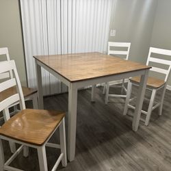 Table & 4 Bar Stools 