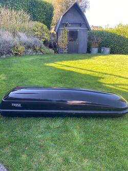 Thule Mountaineer Cargo Box (Needs Repair)