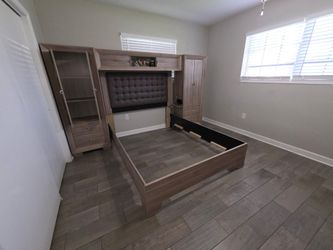 Queen bedroom set