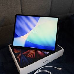 iPad Pro 12.9-Inch 5th Gen M1 Chip 256gb WiFi Space Grey W Smart Folio Case