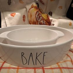 Rae Dunn bakeware set