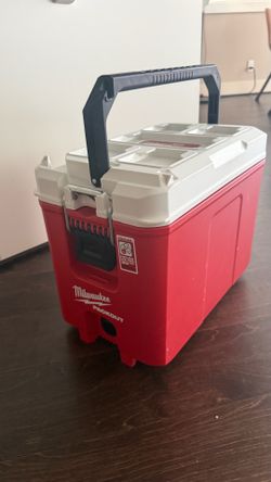 Milwaukee PACKOUT 16qt Compact Cooler