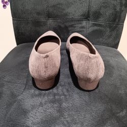 Women's dress shoes
